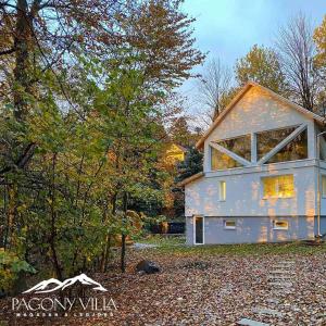 Fotografie z fotogalerie ubytování Pagony Villa v destinaci Galyatetö