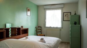 Posteľ alebo postele v izbe v ubytovaní L'Intemporel - Appartement T3 avec jardinet