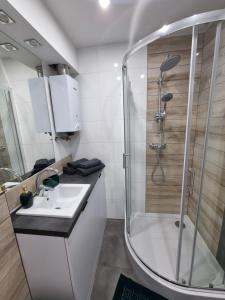 Ένα μπάνιο στο 13 Kawalerka Szmaragdowa