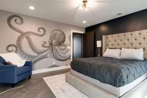 Ένα ή περισσότερα κρεβάτια σε δωμάτιο στο Luxurious Celebrity Home in Nashville +40 φωτογραφίες