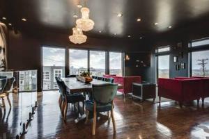 Χώρος καθιστικού στο Luxurious Celebrity Home in Nashville