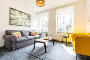 a living room with a couch and a table at Le Gîtel in Spa