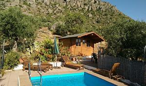 Finca La Piedra Holidays tesisinde veya buraya yakın yüzme havuzu