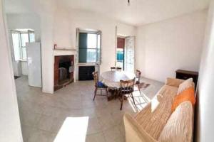 Η κουζίνα ή μικρή κουζίνα στο VILLA a 5 MINUTI DAL MARE