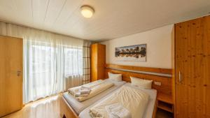מיטה או מיטות בחדר ב-Hotel Vulkanstüble