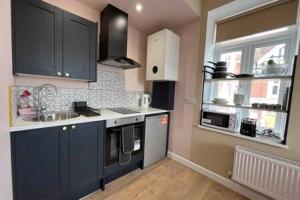 Cuina o zona de cuina de Bright small studio opposite Worthing station by Eagle Owl Property