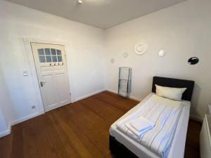 Ein Bett oder Betten in einem Zimmer der Unterkunft 3-SZ Monteurswohnung mit 2 Bädern mit guter Anbindung