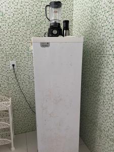 a blender sitting on top of a white refrigerator at Casa do Sossego in Guaibim