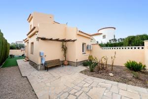 a house with a bench in a yard at Can Lucia in Miami Platja