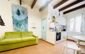 Una cocina o cocineta en Gaudì Art Room Studio Apartment