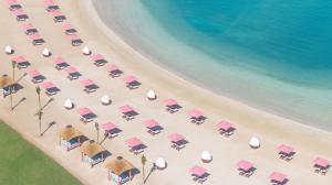 an overhead view of a beach with chairs and umbrellas at Anantara Mina Al Arab Ras Al Khaimah Resort in Ras al Khaimah