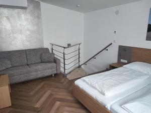 Postel nebo postele na pokoji v ubytování Hotel-Pension Fünfhaus