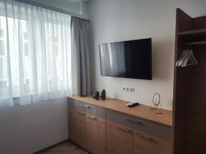 TV a/nebo společenská místnost v ubytování Hotel-Pension Fünfhaus