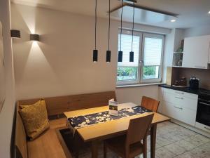 Kuchyň nebo kuchyňský kout v ubytování Hotel-Pension Fünfhaus