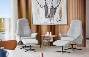 a room with three chairs and a table and a painting at 2 Bedroom Beautiful Home In Fårevejle in Fårevejle