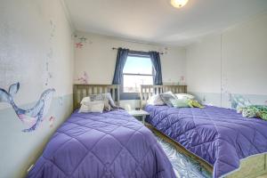 Voodi või voodid majutusasutuse Kill Devil Hills Condo with Beach Access On-Site! toas