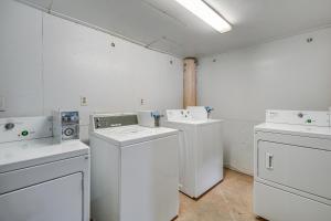 Foto sihtkohas Kill Devil Hills asuva majutusasutuse Kill Devil Hills Condo with Beach Access On-Site! galeriist