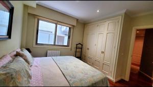 Posteľ alebo postele v izbe v ubytovaní Apartamento con Terraza y Piscina, Baiona