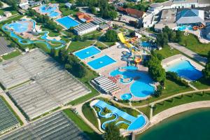 Bazén v ubytování Glamping Terme Čatež nebo v jeho okolí