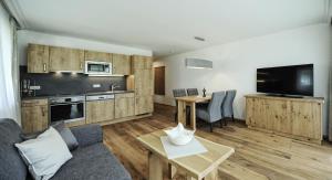 Kuchyň nebo kuchyňský kout v ubytování Appartements Rosenhof