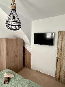 Кровать или кровати в номере Anemos Villa Stegna