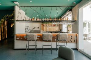 a bar with four stools in a room at R2 HIGOS BEACH in Costa Calma