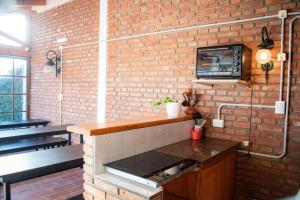 Hostel Falucho的厨房或小厨房