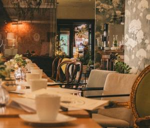 a long table with chairs in a restaurant at Palazzo Rosso Old Town in Poznań