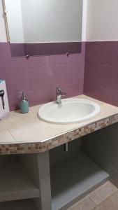 a bathroom with a sink and a mirror at Casa n 1 con parcheggio privato e colonnina ricarica in Livorno