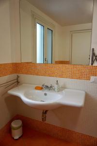 A bathroom at B&B Vivaldi