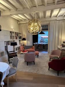 a large living room with a chandelier at Maison Amodio in Bruges