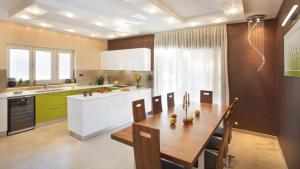 Η κουζίνα ή μικρή κουζίνα στο Villa Diora