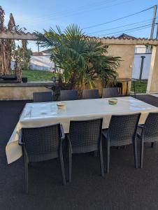Μπαλκόνι ή βεράντα στο Charmant gîte 10 pers avec piscine, jacuzzi jardin +66 φωτογραφίες