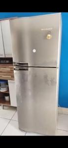 - un réfrigérateur en acier inoxydable dans la cuisine dans l'établissement Casa Relax, à Caraguatatuba