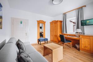TV a/nebo společenská místnost v ubytování Weidegg - Hotel Garni
