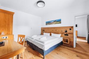 Postel nebo postele na pokoji v ubytování Weidegg - Hotel Garni