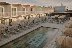 Bazén v ubytování Hotel Lucine nebo v jeho okolí