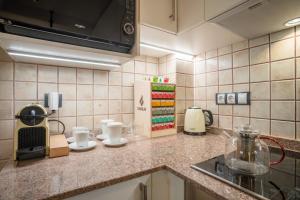 Kuchyň nebo kuchyňský kout v ubytování UNIQUE 57m2 Terraza BBQ vista mágica10