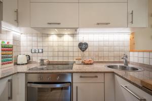 Kuchyň nebo kuchyňský kout v ubytování UNIQUE 57m2 Terraza BBQ vista mágica10 + 29 fotografií