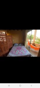 a small bed in the corner of a room at Residencial Banzaê in Garopaba