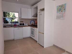 Кухня или мини-кухня в PuntBlanc Residences
