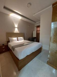 Voodi või voodid majutusasutuse Regent Pyramids View toas