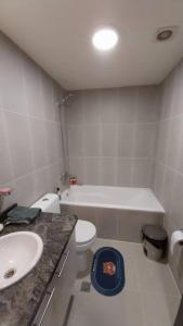 Phòng tắm tại Skyline Suites-Aventura de lujo