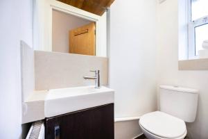 a bathroom with a sink and a toilet at Comfortable 2 Bedroom in Marylebone in London