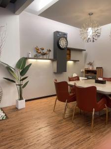Kuchyň nebo kuchyňský kout v ubytování Pelita Commercial Centre Homestay 百丽达商圈民宿 9pax