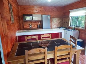 Küche/Küchenzeile in der Unterkunft Cabañas los tres hermanos