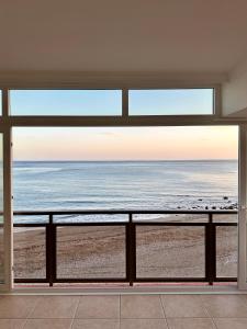 Meerblick von einem Strandhaus in der Unterkunft MAR Suites OnlyMalaga in Benalmádena + 27 Fotos