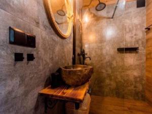 a bathroom with a bowl sink and a mirror at Domek Serce Lasu in Hutki +58 photos