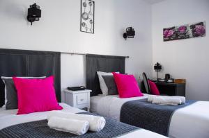 Postel nebo postele na pokoji v ubytování Hôtel Le Tivoli