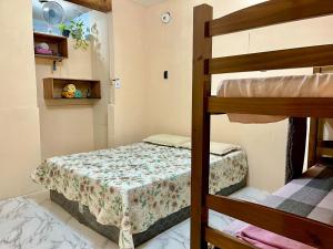 a bedroom with two bunk beds in a room at Carnaval de Salvador no coração da Sereia - Ondina in Salvador